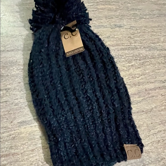 NWT CC exclusives beanie hat - Picture 5 of 9
